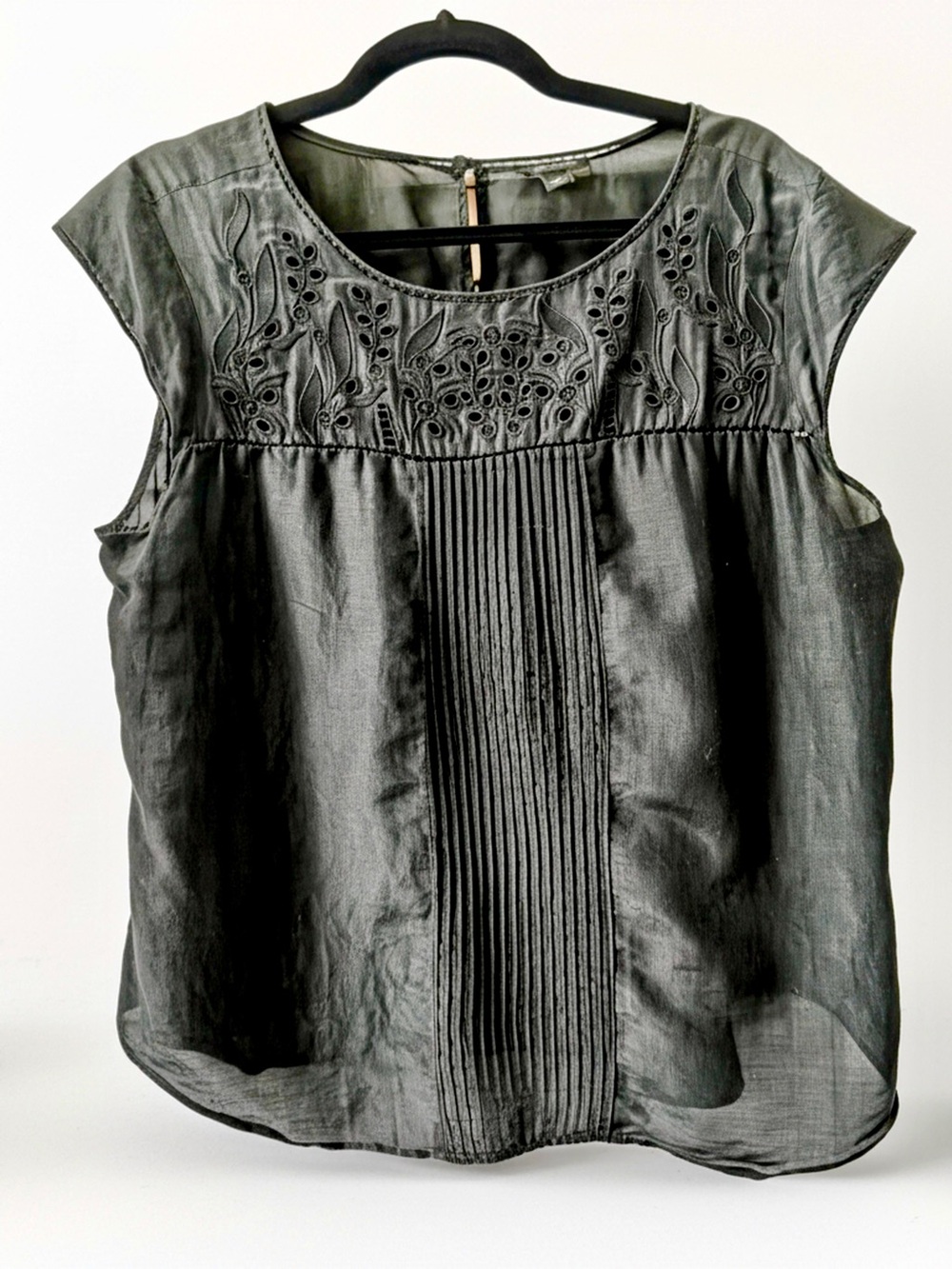 Ann Taylor Black Silk Blend Eyelet Cutwork Sheer Blouse Pintuck Cap Sleeve L